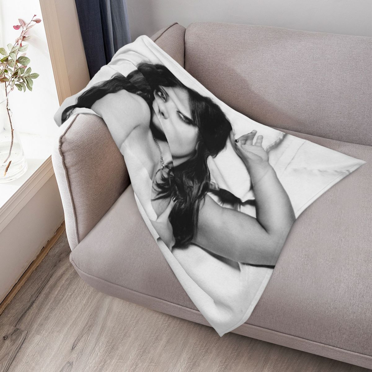 hot mila Throw Blanket cosplay - đánh giá và giá Anime Cosplay Idea